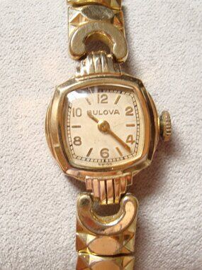 VINTAGE LADY WIND UP BULOVA,RUN GREAT